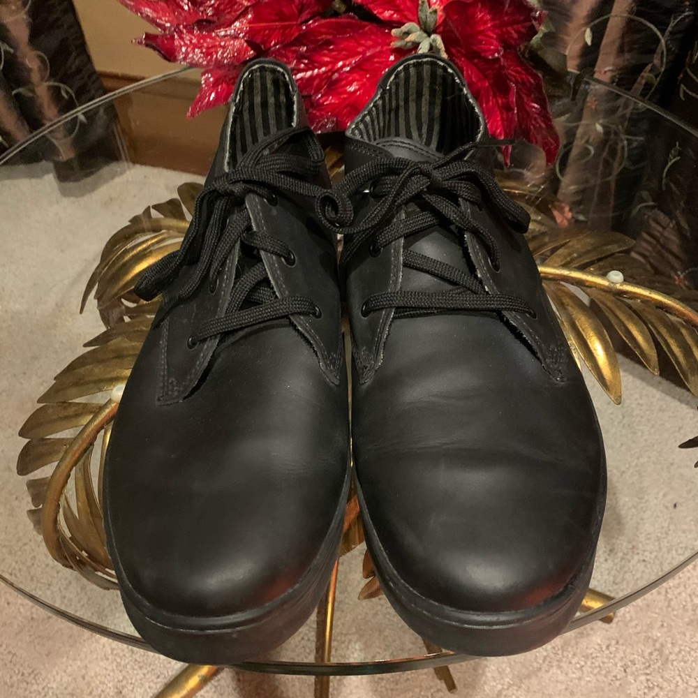 Skechers Men’s black leather Chukka shoessize11.5